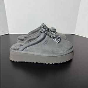 Women’s UGG tazzle